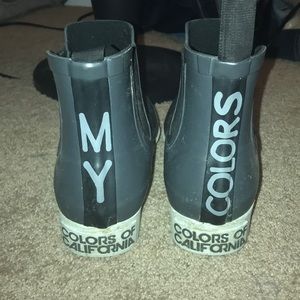Colors of California rain booties